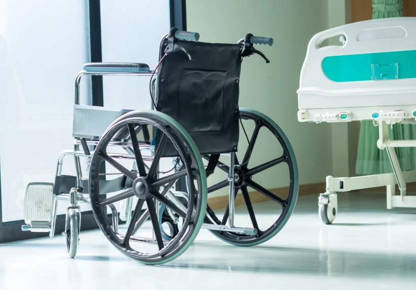 Image fauteuil roulant dans un hôpital